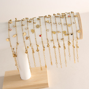 สร้อยข้อมือห้อยจี้ประดับเพชร CZ รุ่น SL169 ชุบทอง 18K ดีไซน์สวยงาม วัสดุสแตนเลส รูปหัวใจ ดาว ดอกไม้ สำหรับผู้หญิง - Product Image 1