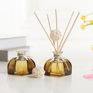 Pengharum Ruangan Reed Diffuser Kaca Mewah 50ml dengan Kemasan Kotak Logo Kustom, Parfum Cair Alami untuk Penggunaan di Rumah - Product Image 6