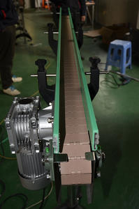 Fabrika özelleştirilmiş 820 plastik zincir düz kemer ısıya dayanıklı bant konveyör şişeleme makinesi - Product Image 3