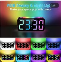 Réveil numérique RGB vibrant super puissant avec veilleuse, vibreur de lit, fonction snooze, 2 alarmes, fonctionne sur piles, horloge de bureau moderne et robuste