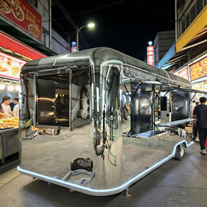 Chariot alimentaire mobile avec deux fenêtres de service et un design à arche arrondie, idéal pour la vente de collations et de boissons dans les zones touristiques - Product Image 2