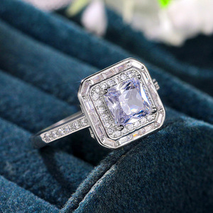 Anello Nuziale a Quattro Punte per Donne, Elegante Gioiello da Dito con Zirconi - Product Image 4