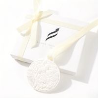 Diffuseur d'arômes Finru en céramique de luxe blanc à suspendre pour voiture et maison, diffuseur d'huiles essentielles en forme de fleur