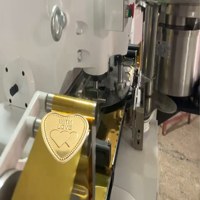 Machine d'emballage automatique personnalisée pour chocolats en forme de cœur à haute vitesse, avec emballage en feuille d'or