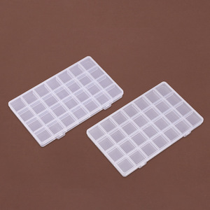 Caja de Almacenamiento de Plástico Transparente con 28 Compartimentos y Tapa, Organizador de Joyas y Abalorios, Estuche de Exhibición, Contenedor de Almacenamiento de Escritorio - Product Image 1