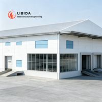 Entrepôt en structure métallique, atelier préfabriqué durable, bâtiment logistique