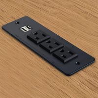 125V 3-fach AC-Steckdosenleiste für den Schreibtisch mit 2 USB-A-Anschlüssen, gerader Stecker, eingebettetes Ladegerät für Büros und Schreibtische