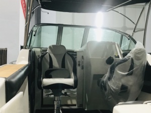 Yacht Sportivo in Vetroresina da <span class=keywords><strong>23</strong></span> Piedi con Console Centrale, Motore Fuoribordo, Controllo Remoto, Alimentazione a Batteria, Barca da Pesca e per Escursioni - Product Image 3