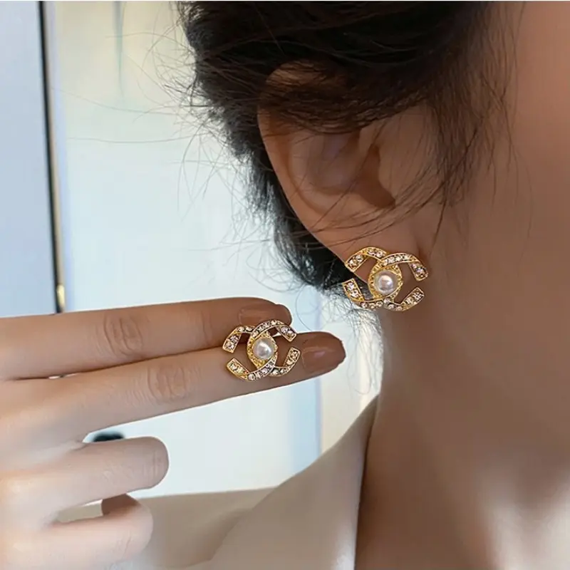 Novo Design 925 Agulha de Prata Anti-alergia Zircão Stud Earrings C-Shaped Hoop Earring para Meninas
