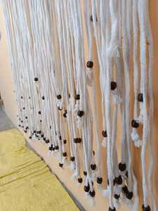 Tapisserie murale en macramé blanc, rideau décoratif à franges perlées pour chambre à coucher, salon, entrée - Product Image 5