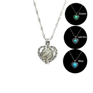 Collier de maman lumineux brille dans le noir, alliage creux peut ouvrir la <span class=keywords><strong>Cage</strong></span> pendentif collier cadeau pour la fête des mères - Product Image 1