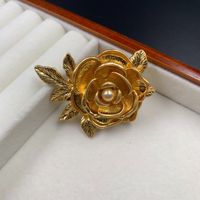 Bros dan Anting Bunga Peony Berlapis Emas dari Paduan Logam Tiga Dimensi yang Elegan dan Bergaya Vintage