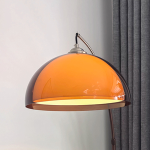 Lampadaire moderne en forme d'arc avec abat-jour en verre ambré, style mid-century, pour salon, canapé, lecture - Product Image 3