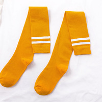 Chaussettes d'école en coton mi-hautes pour femmes, conception personnalisée ODM, bas de haute qualité, caractéristique transparente, couleur unie blanche, logo sur le corps