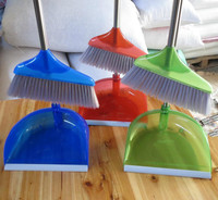 Molde de inyección para herramientas de limpieza del hogar - Recogedor de basura con pin expulsor, canal caliente, 1 cavidad, material NAK80