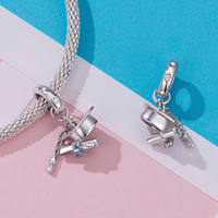 Breloque en forme de toque de graduation plaquée argent avec diplôme et pompon, cadeau de bijoux unisexe