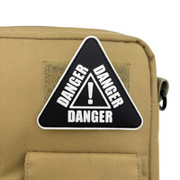 Patch triangulaire d'avertissement de danger en PVC avec fixation auto-agrippante pour casques de sécurité