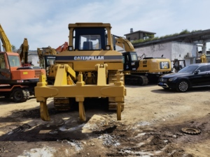 Bulldozer Caterpillar D7R/D8R/D9R d'occasion, faible nombre d'heures d'utilisation, modèle 2018, 90 CV, capacité de bulldozing de 8,6 m, en vente - Product Image 2