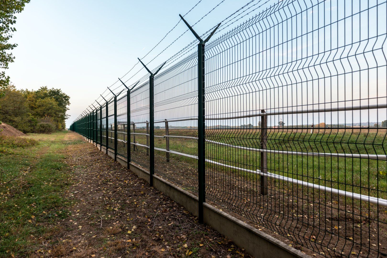 Decorative Wrought Iron 3D Wire Mesh Fence Green Vinyl Coated 1030mm height