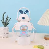 Nouveau dessin animé enfants tasse en plastique poignée paille haute beauté hommes et femmes étudiant mouvement bouteille d'eau bouteille cadeau bouteille
