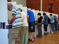 Cabine de vote portable en carton ondulé avec conception pliable et service de traitement en polypropylène pour les élections
