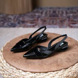 Sandalias de Tacón Bajo con Punta en Pico Estilo Francés Tiyo para Mujer, Color Champán, Dorado, Plateado, Negro, Rojo, Cierre de Hebilla, Adorno de Cuentas, Parte Superior de PU - Product Image 2