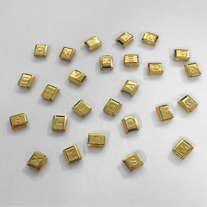 สร้อยข้อมือแบบถอดได้สไตล์อิตาลี รุ่น IDY Alphabet Series สแตนเลสสตีลชุบทอง ดีไซน์ทันสมัย - Product Image 4