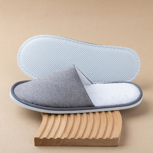 Pantofole Monouso Antiscivolo in Pile Corallo con Motivo Pansy - Esclusive per Hotel, Pensioni, Ospitalità, Uso Domestico e Viaggi - Product Image 4