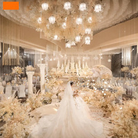 Plafonnier LED suspendu rappelant une fleur d'archidée, design moderne, luminaire décoratif de plafond, idéal pour un mariage