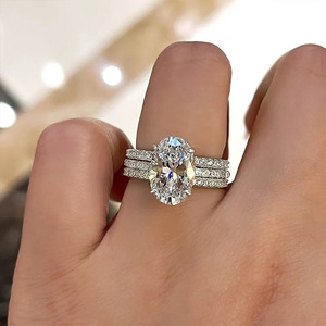 Set di Tre Anelli Geometrici di Lusso per Donna, Elegante Ornamento per Mani, Ideale per Matrimoni e Fidanzamenti - Product Image 1