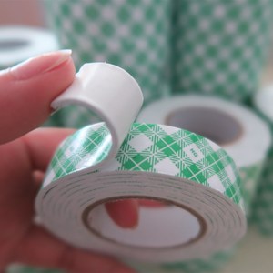 Petit rouleau personnalisé de 2mm de ruban adhésif double face pour masquage thermofusible à usage intensif, doublure verte, éponge douce, mousse EVA - Product Image 2