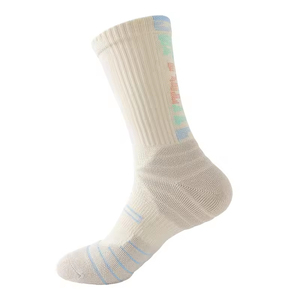 Chaussettes de basketball haut de gamme personnalisées avec logo, qualité supérieure, pour athlètes, course à pied, vente en gros - Product Image 4