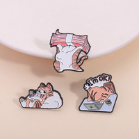 Cadeau de bijoux amusant pour amis : Broches et épingles en émail pour revers, sacs à dos et vêtements, avec motifs chat dessin animé et chat 'Je suis bien' (argent) pour le bureau