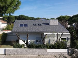 Ardogres Modern Design Stone Grey 40X40 Tuiles de toiture en céramique revêtues de pierre résistante aux ouragans pour matériaux de construction de maisons - Product Image 2