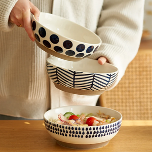 Bol à ramen japonais de 8 pouces en céramique écologique, grand bol à soupe et salade en porcelaine rouge et bleu à pois, compatible micro-ondes - Product Image 2