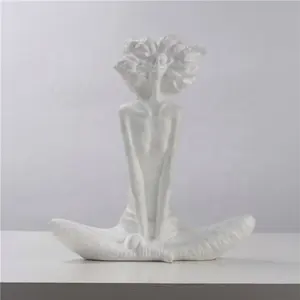 크리 에이 티브 화이트 여자 북유럽 수지 공예 추상 조각 장식품 동상 홈 장식 공장 도매
