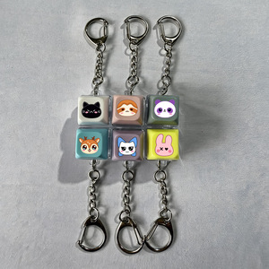 Porte-clés de clavier personnalisé en acrylique lumineux avec figurines de dessins animés <span class=keywords><strong>RUKA</strong></span> Lee Cha-reul AHYEON Rika ASA - Product Image 1