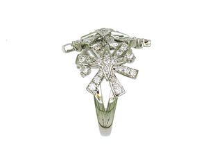 Anillo de oro blanco de 18 quilates con diamantes multirreguñados en pavé, diseño de estrella radiante, moderno, audaz y lujoso para mujer. - Product Image 2