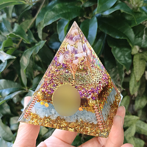 Pyramide en résine époxy avec cristaux de pierres, 8 cm, décoration d'aquarium, ornement de bureau, cadeau pour la décoration de la maison - Product Image 3