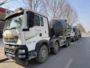 Camión Mezclador <span class=keywords><strong>de</strong></span> Concreto HOWO Zoomlion Usado 2022, Motor Alemán MAN <span class=keywords><strong>de</strong></span> 350 HP, 12 Metros Cúbicos, Emisión Euro 6, 8x4, Motor <span class=keywords><strong>de</strong></span> Alta Eficiencia - Product Image 1