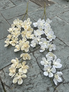 Romantico fiore bianco appeso 2 forchette 22 teste tessuto di seta artificiale piante finte orchidee decorazione di nozze - Product Image 3
