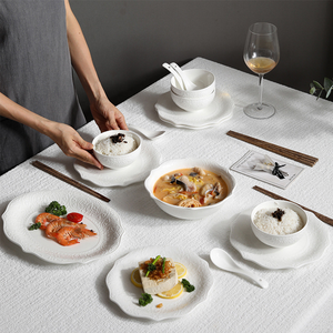 Plato de <span class=keywords><strong>Cena</strong></span> de Cerámica Blanco Puro a Precio de Fábrica, Plato Redondo con Borde de Encaje, Platos Sólidos con Relieve para Ensalada/Postre/Pasta/Filete - Product Image 2