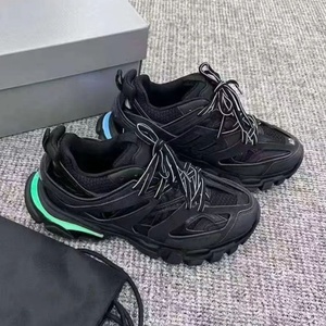 [Offre Spéciale] Baskets lumineuses LED TRACK 3.0 – Chaussures décontractées pour hommes en maille respirante, de marque de créateur, à lacets, de haute qualité - Product Image 2