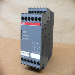 Relé de Seguridad Original Nuevo 1Sar501032r0004 con Parada de Emergencia y 3 Salidas NO para PLC - Product Image 1
