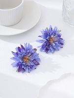 Anting-anting kancing bunga lili air berbahan kain besar, OEM/ODM, warna biru ungu gradasi, gaya boho tropis, untuk wanita.