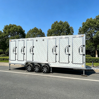 Remorque WC mobile avec douche et réservoirs d'eau potable et usée pour événements extérieurs, installations publiques et chantiers