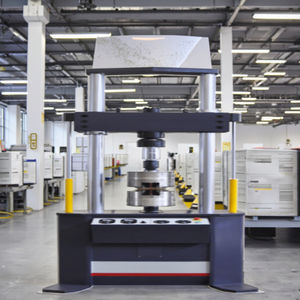 Machine d'essai de matériaux universelle dynamique et statique servo électrohydraulique avec testeur hydraulique servo à cadre à double colonne - Product Image 4