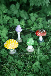 Conjunto de cuatro Multi color seta Jardín de setas adornos y estatuas Ideal de jardín de hadas decoración (multicolor) - Product Image 2