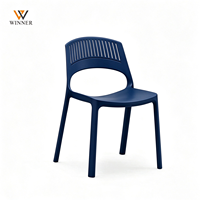 Chaise de salle à manger en plastique PP moderne, durable et économique pour bureau commercial, salle à manger et visiteurs en extérieur