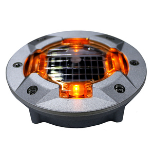 Borne de signalisation routière solaire <span class=keywords><strong>en</strong></span> aluminium à visibilité 360° avec cœur remplaçable, éclairage LED certifié IP68 pour <span class=keywords><strong>trafic</strong></span> multidirectionnel - Product Image 2